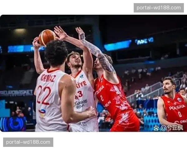 火箭申京历史级表现战术分析：内线策应与外线投射结合